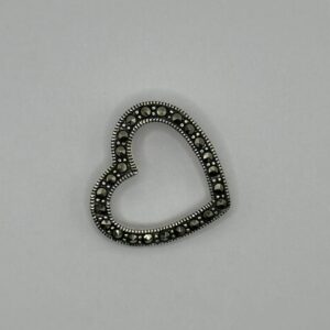 15336520665-img-1758-3.jpg Pingente em Prata 925 de Coração Cravejado Negro