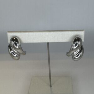 15337066032-img-1854-3.jpeg Brinco Banhado a Ródio Gota Dupla