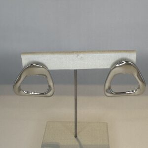 15337070054-img-1856-2.jpeg Brinco Banhado a Ródio Orgânico Liso