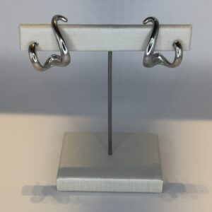 15337085200-fullsizerender-2.jpeg Brinco Banhado a Ródio H Orgânico