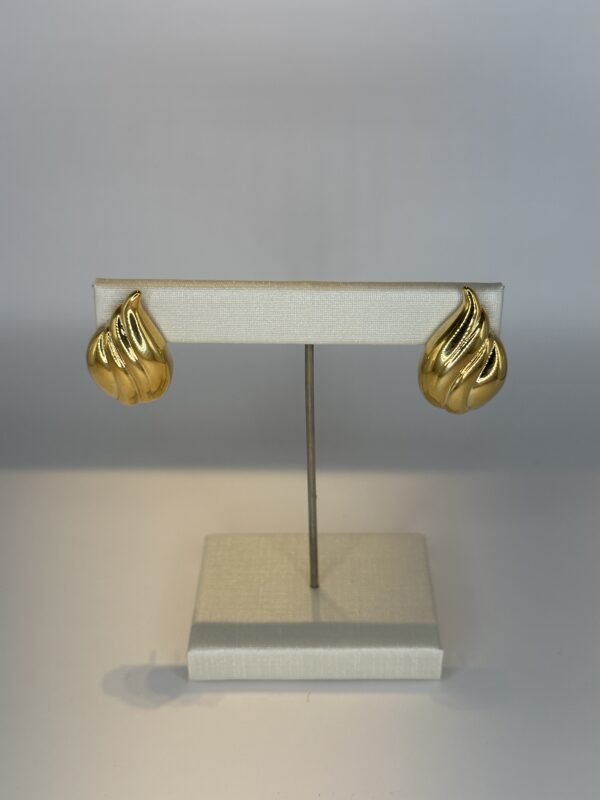 Brinco Banhado a Ouro  Gota Desenhado