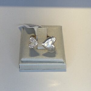 15337245306-fullsizerender-2.jpeg Anel Banhado a Ródio Meio Coração Cravejado