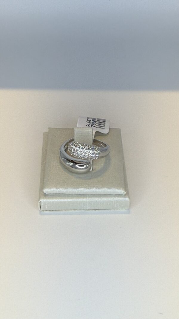 Anel  Banhado a Ródio Bombê  Meio Cravejado