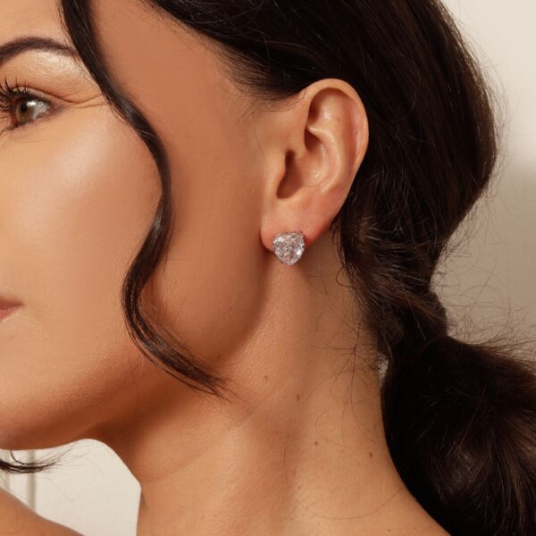 Brinco Coração Solitário em Ródio Branco